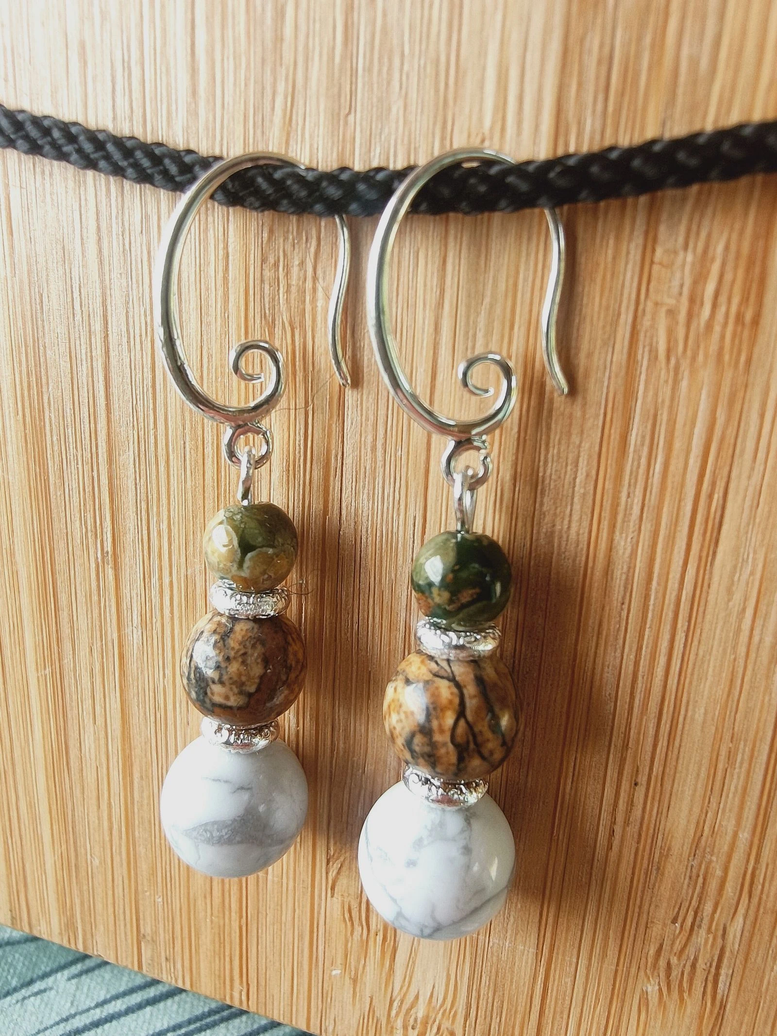 A pair of bohemian style earrings – photo 7